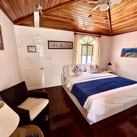 Hotel Angermeyer Waterfront Inn Puerto Ayora  Exteriér fotografie
