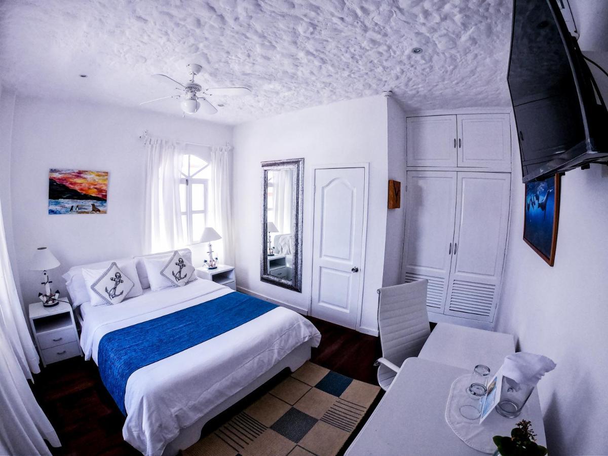 Hotel Angermeyer Waterfront Inn Puerto Ayora  Exteriér fotografie