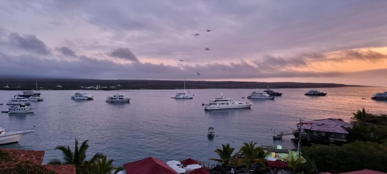Hotel Angermeyer Waterfront Inn Puerto Ayora  Exteriér fotografie