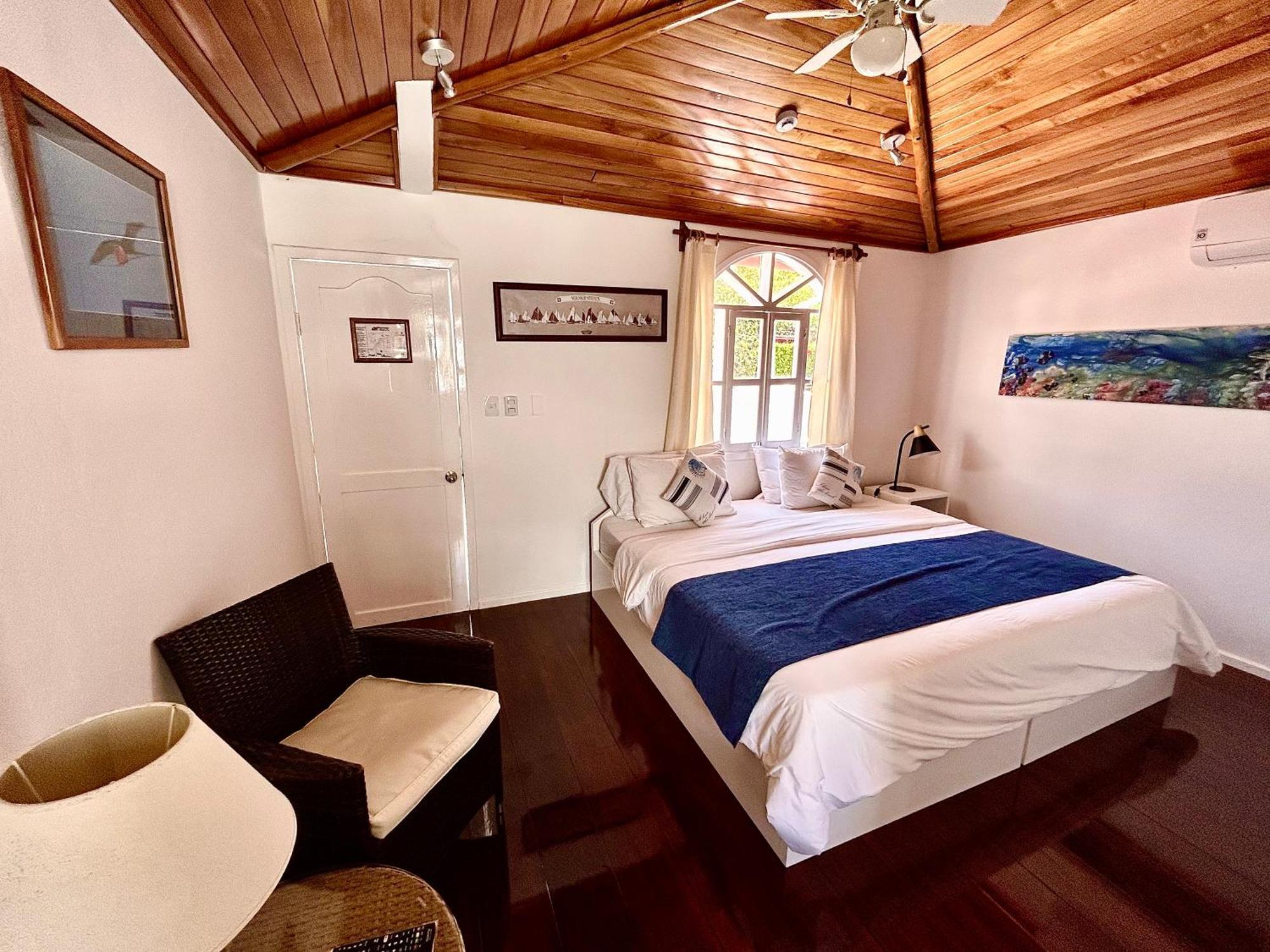 Hotel Angermeyer Waterfront Inn Puerto Ayora  Exteriér fotografie