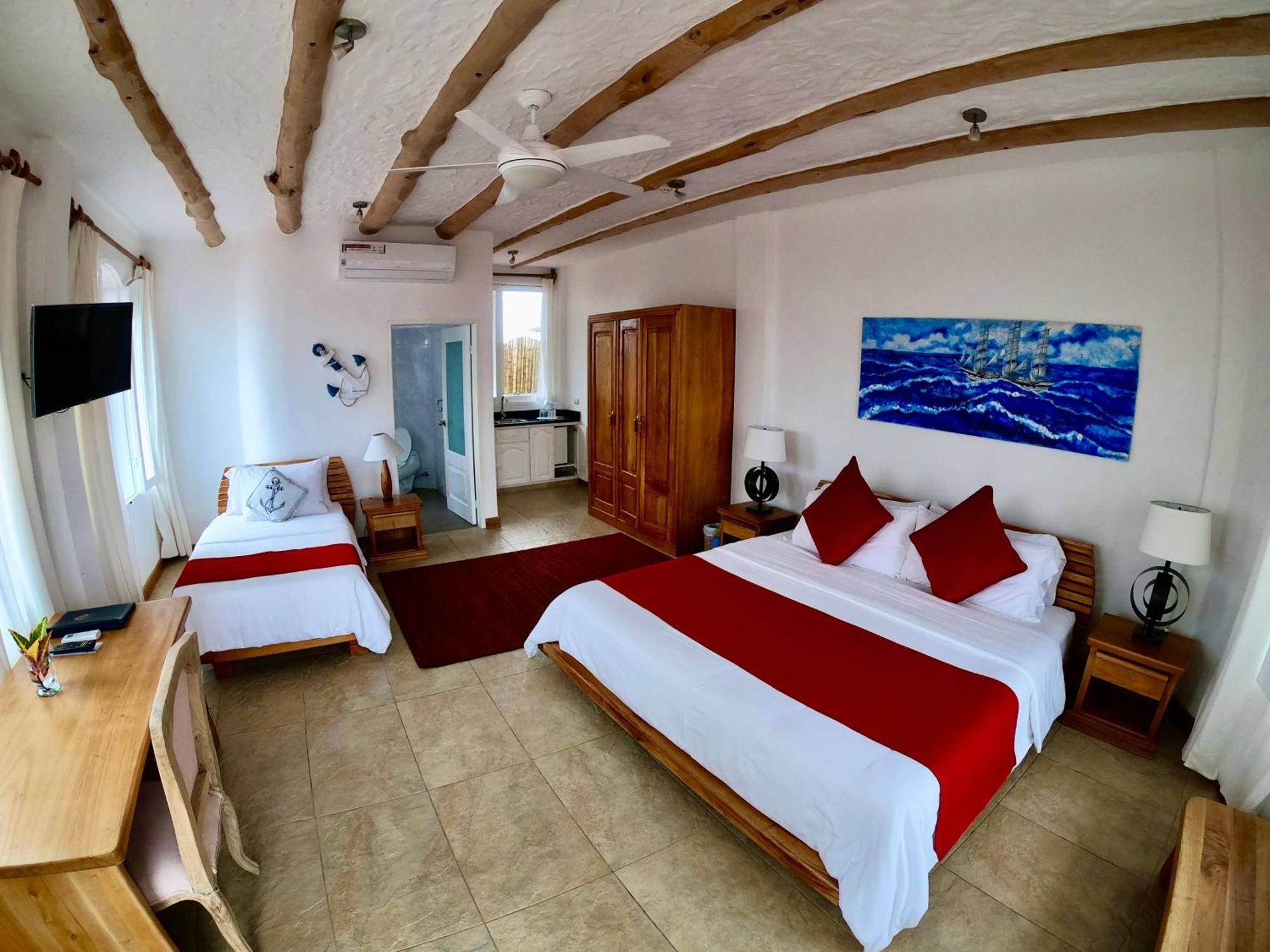 Hotel Angermeyer Waterfront Inn Puerto Ayora  Exteriér fotografie