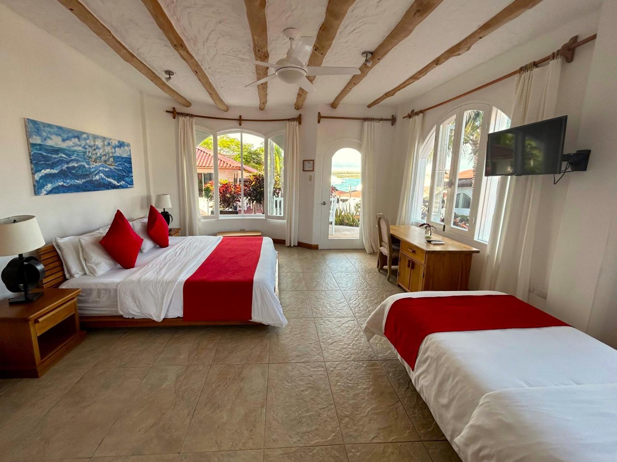 Hotel Angermeyer Waterfront Inn Puerto Ayora  Exteriér fotografie