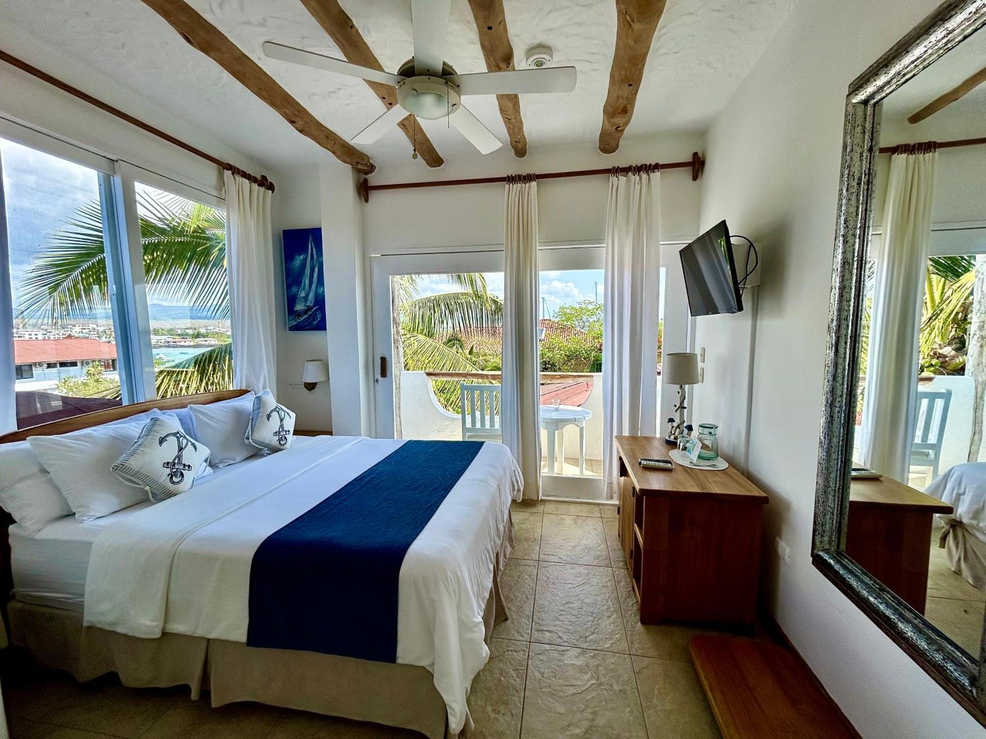 Hotel Angermeyer Waterfront Inn Puerto Ayora  Exteriér fotografie