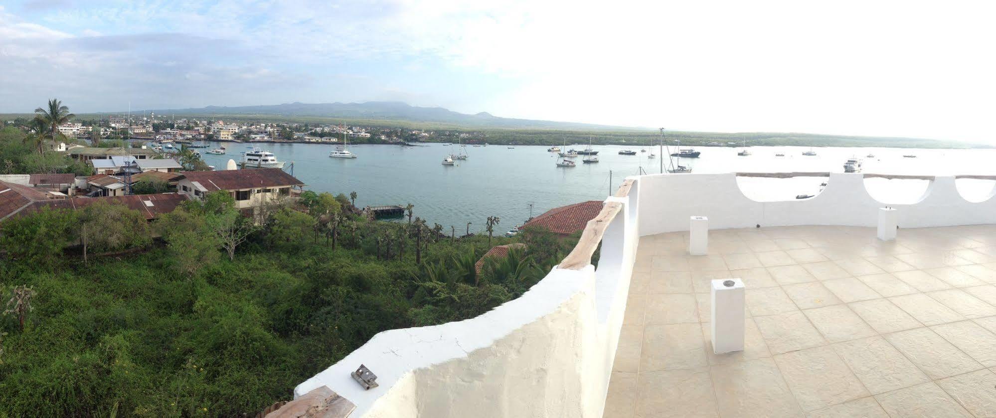 Hotel Angermeyer Waterfront Inn Puerto Ayora  Exteriér fotografie