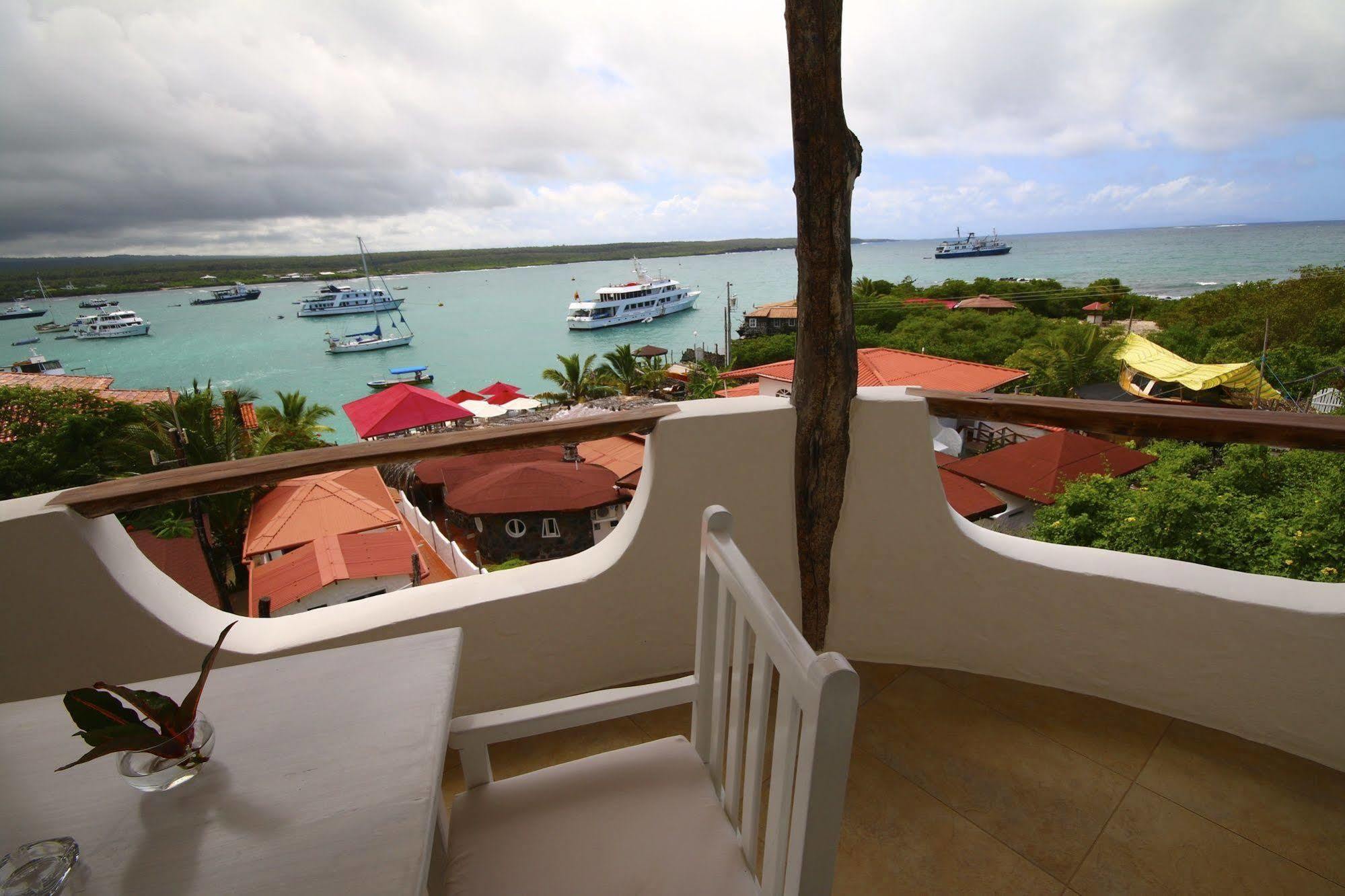 Hotel Angermeyer Waterfront Inn Puerto Ayora  Exteriér fotografie